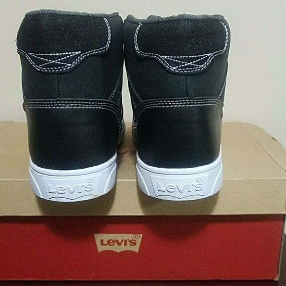 🎉 HOST PICK🎉 NWOT Levis Canvas Sneakers - Picture 2 of 7